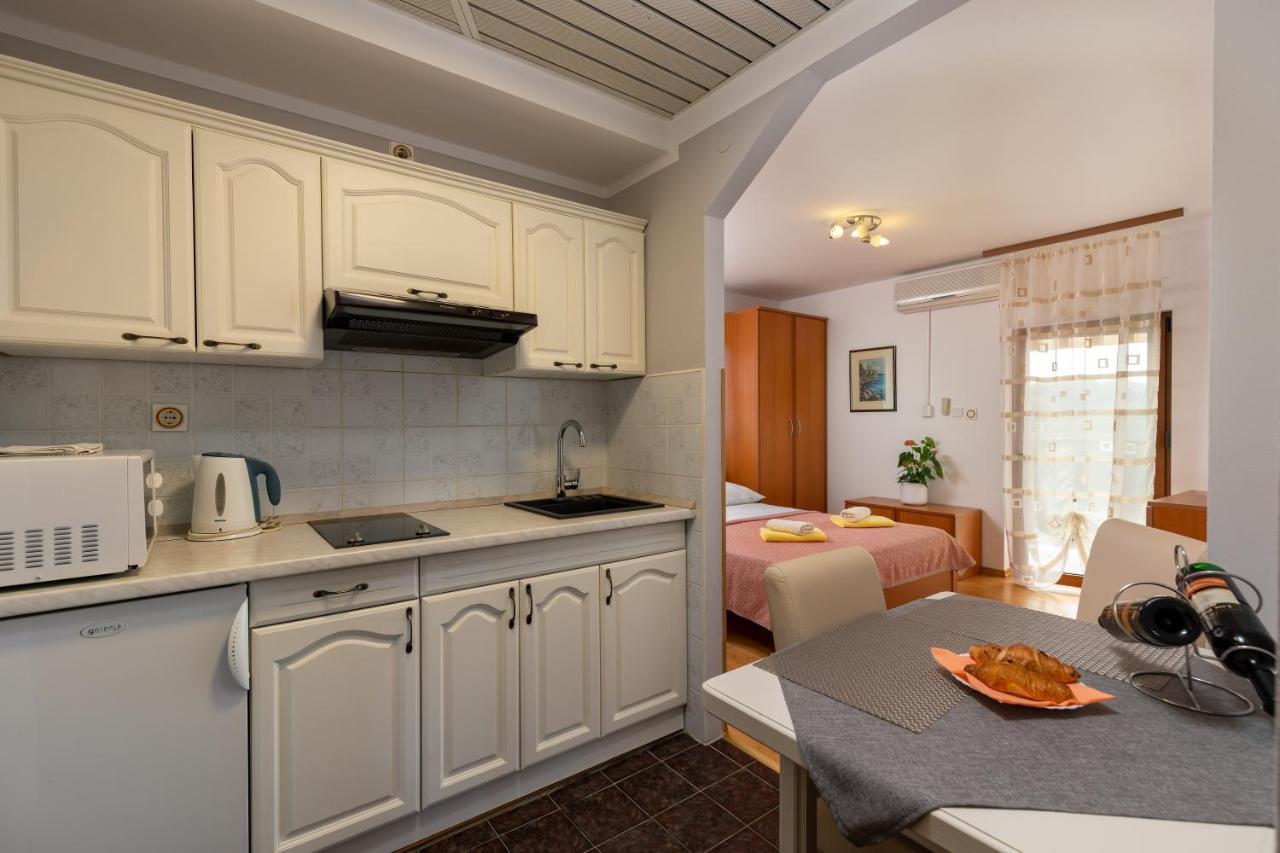 Apartments Kristina Rovinj Exterior photo