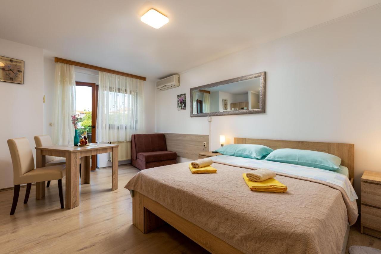 Apartments Kristina Rovinj Exterior photo